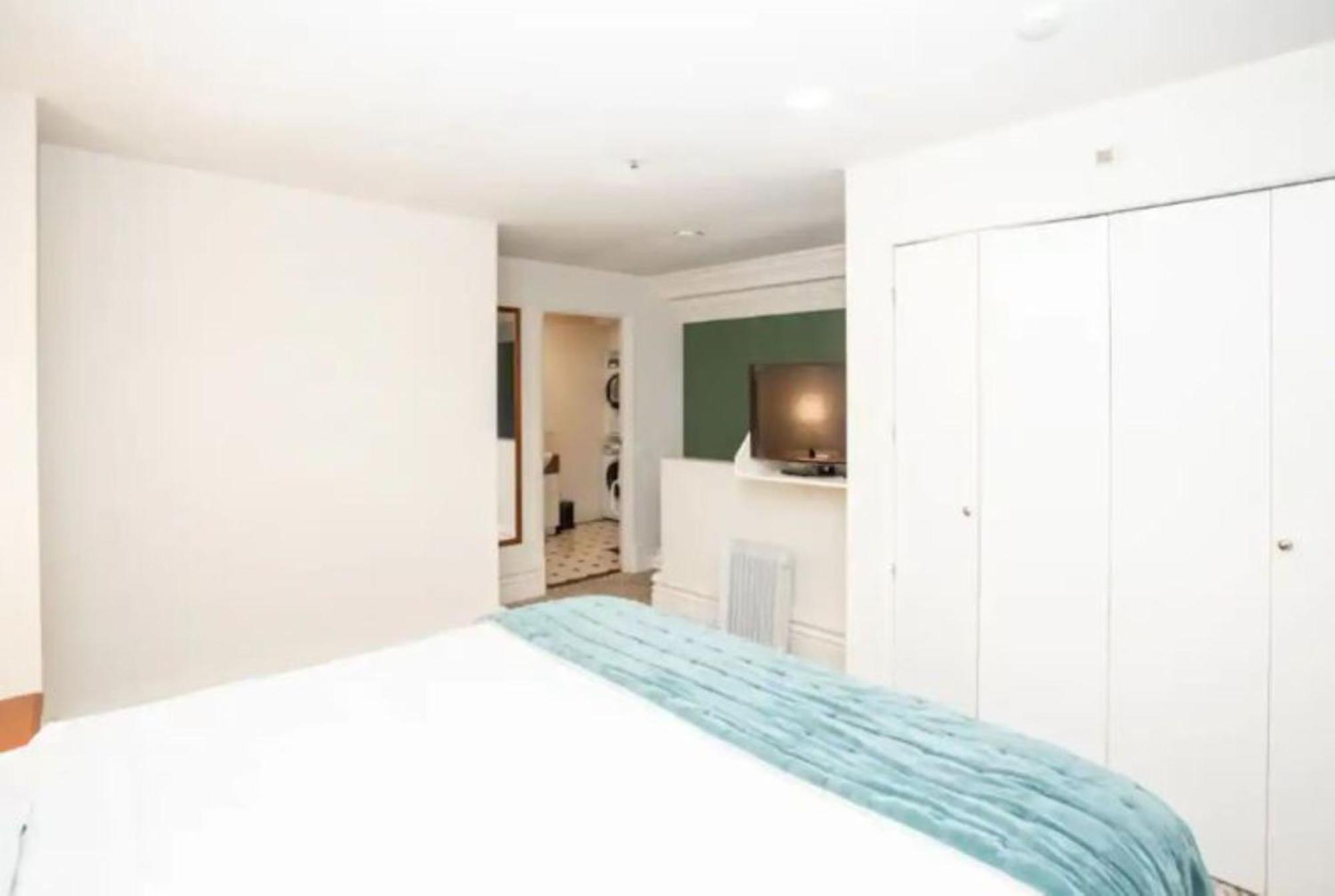 Beauty In The Cbd - 1Bed Free Parking Pool Apartment Christchurch Ngoại thất bức ảnh