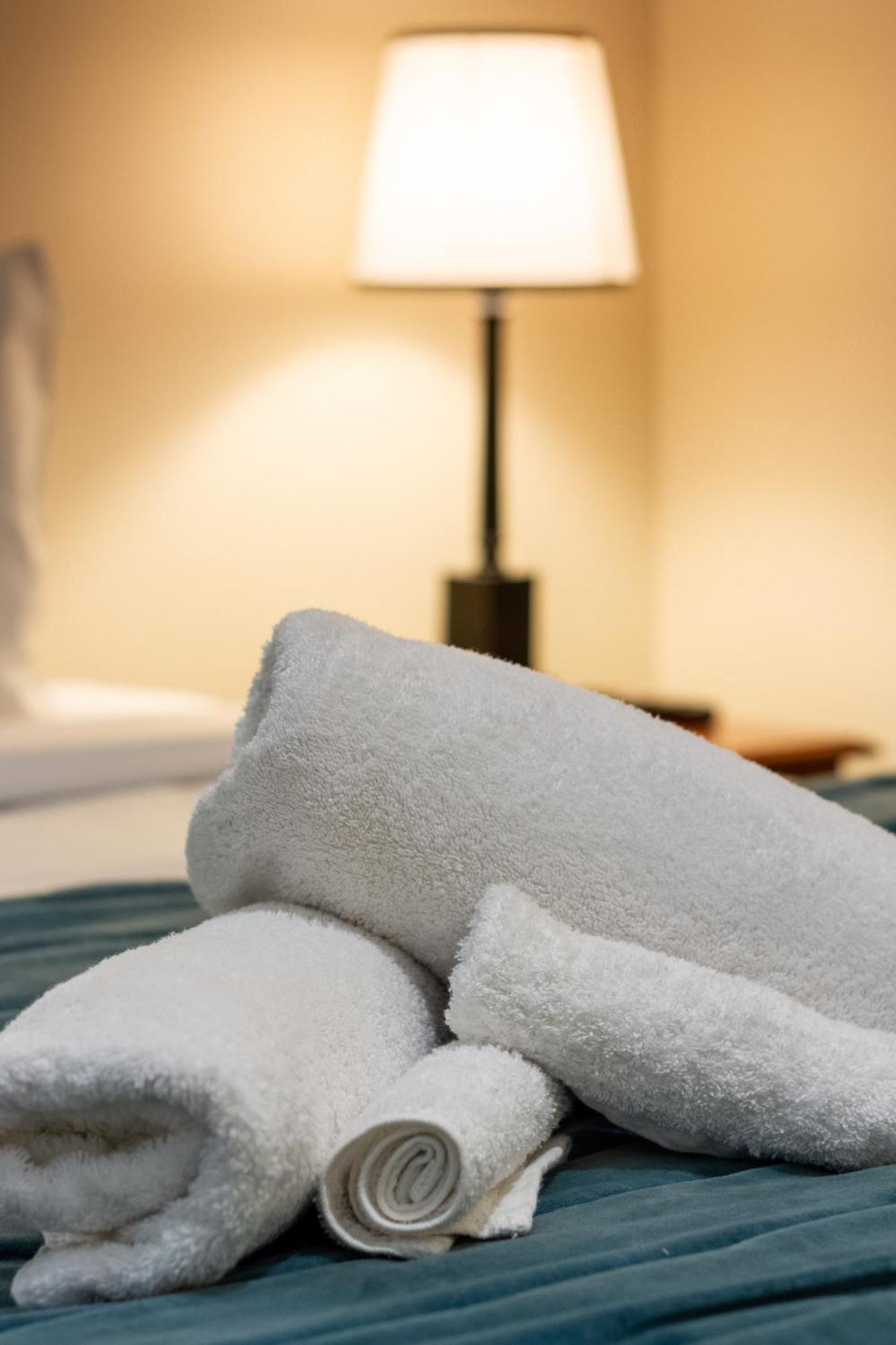 Beauty In The Cbd - 1Bed Free Parking Pool Apartment Christchurch Ngoại thất bức ảnh