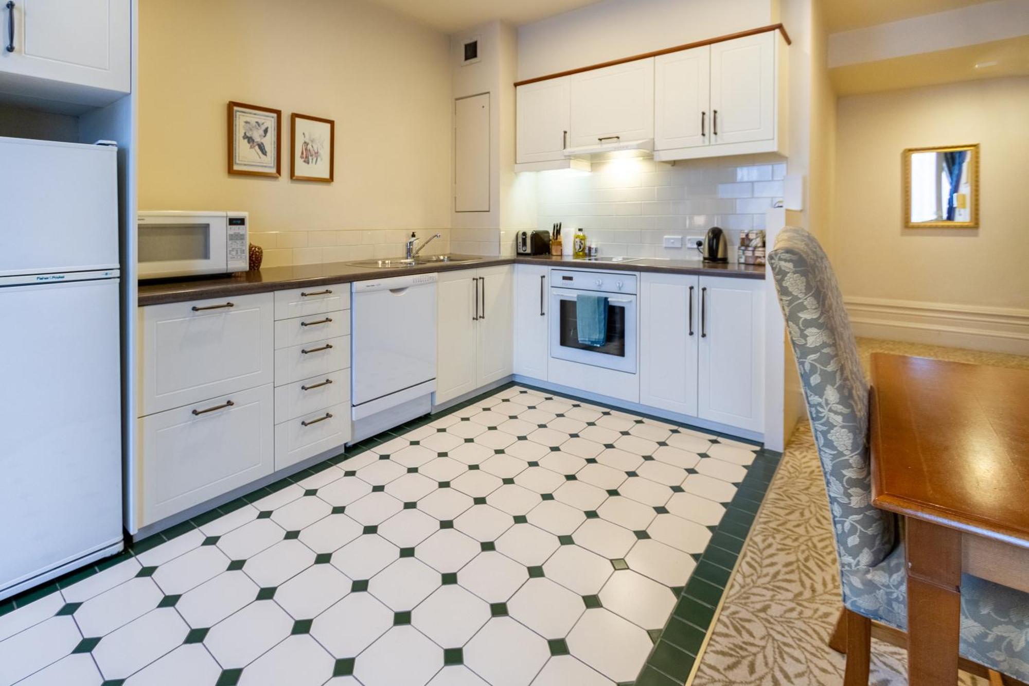 Beauty In The Cbd - 1Bed Free Parking Pool Apartment Christchurch Ngoại thất bức ảnh